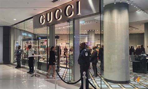 number of gucci stores